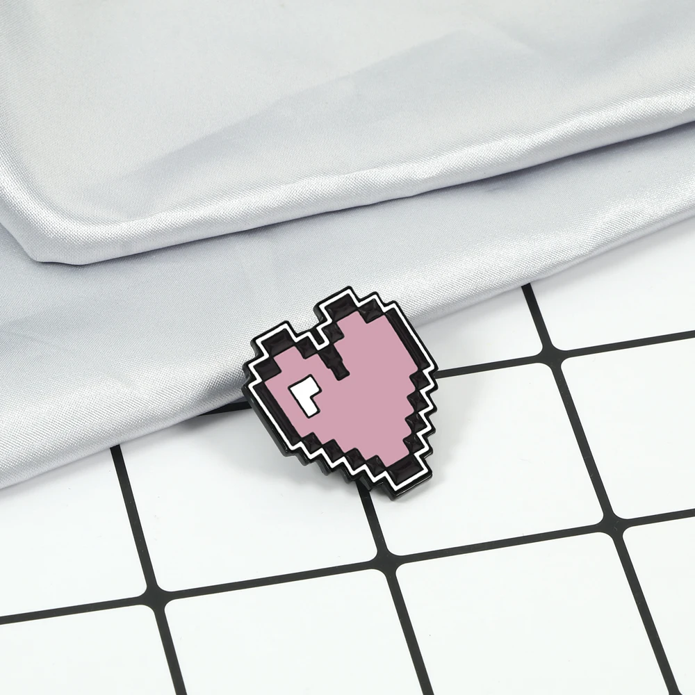 Ретро пиксельные эмалевые булавки в виде сердечек, милый Розовый фиолетовый значок с игровым сердечком, джинсовые рубашки, брошь на воротнике, булавка на лацкане, ювелирные изделия для женщин