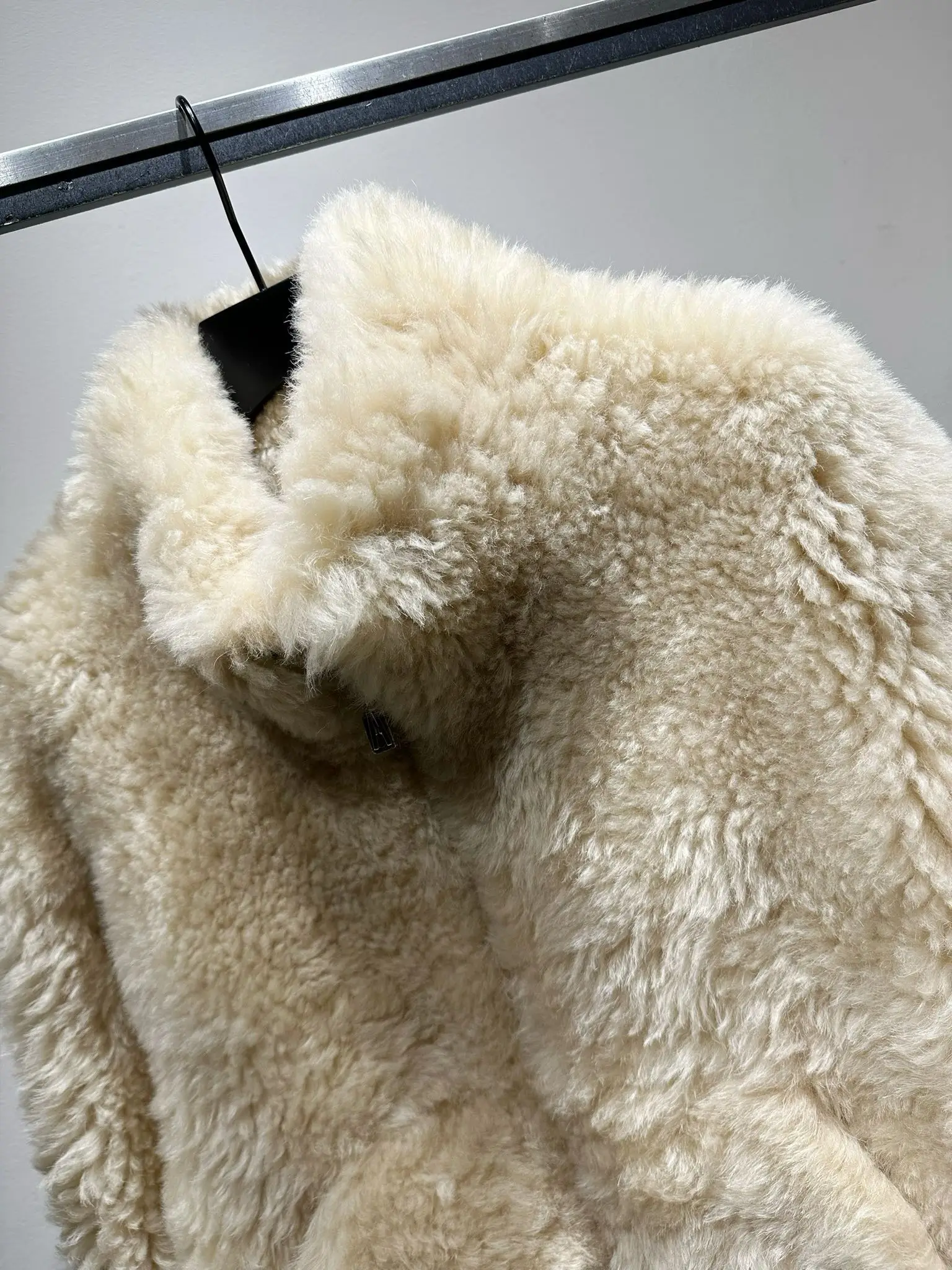 Одно пальто с отворотом из меха модное простое удобное универсальное теплое 2024 осень и зима новинка 1219