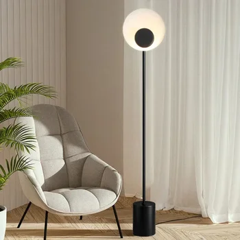 Торшер в скандинавском минимализме Угловой диван в гостиной Ощущение дизайна Атмосфера Легкий Свет Роскошная настольная лампа в спальне